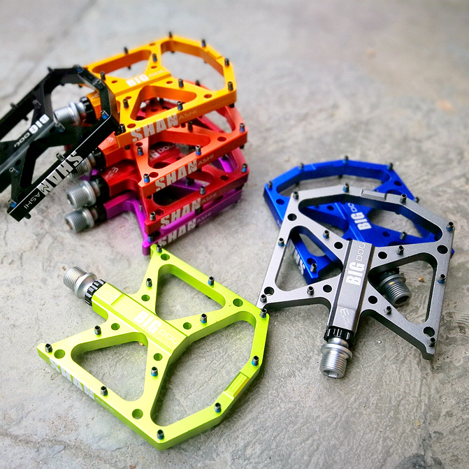 Big dog pedals mountain bike 3 - Mountain Biking With Dog recensione e prezzo